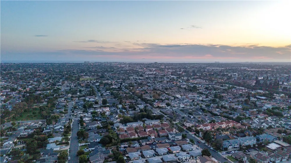 208 Calabria Court Costa Mesa, CA 92627
