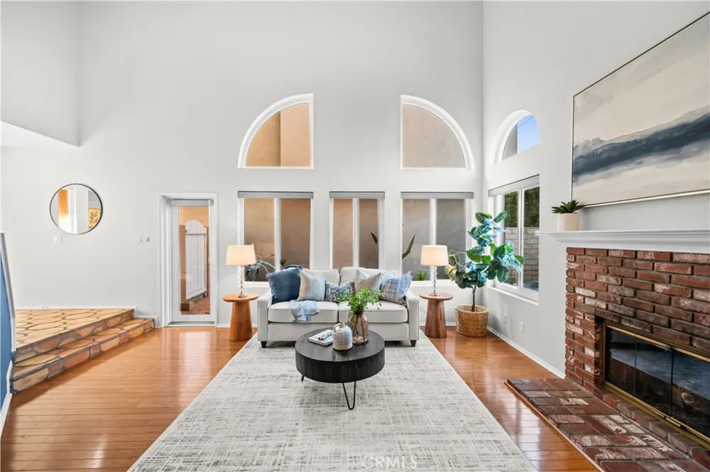 208 Calabria Court Costa Mesa, CA 92627