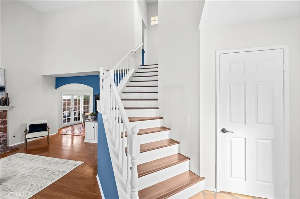 208 Calabria Court Costa Mesa, CA 92627