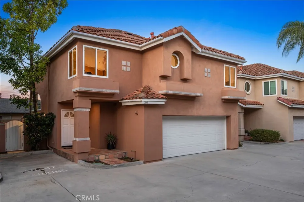 208 Calabria Court Costa Mesa, CA 92627