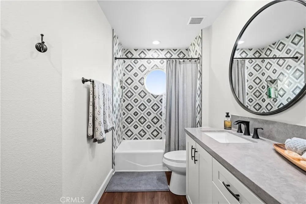 208 Calabria Court Costa Mesa, CA 92627