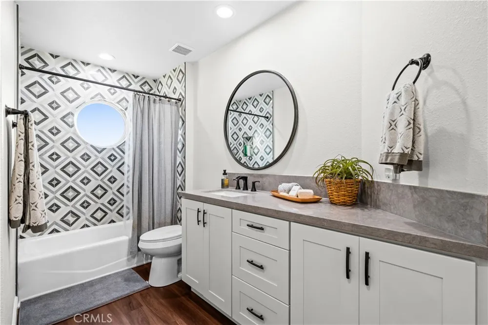 208 Calabria Court Costa Mesa, CA 92627