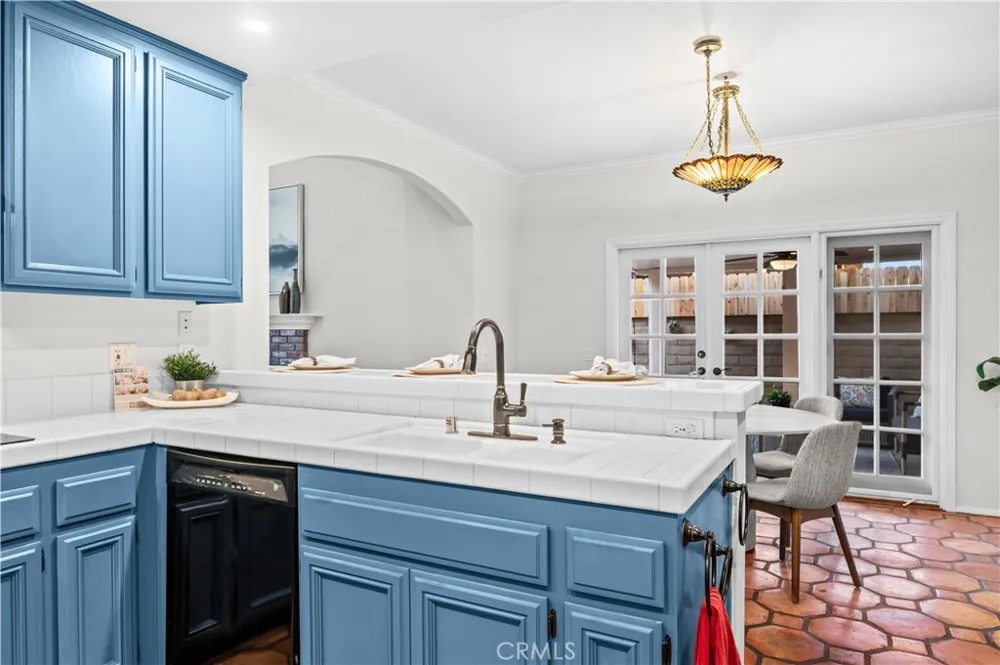 208 Calabria Court Costa Mesa, CA 92627