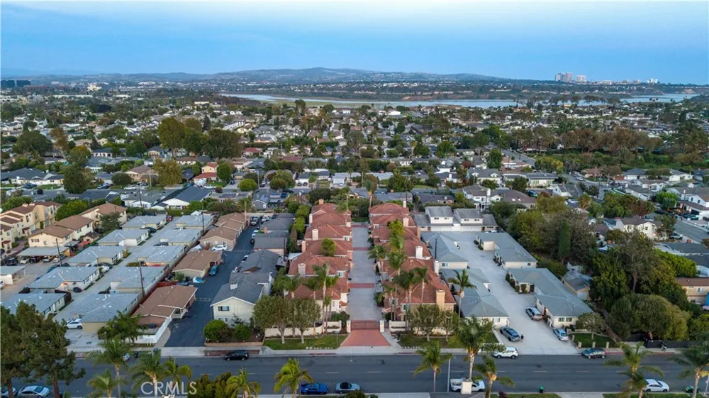 208 Calabria Court Costa Mesa, CA 92627