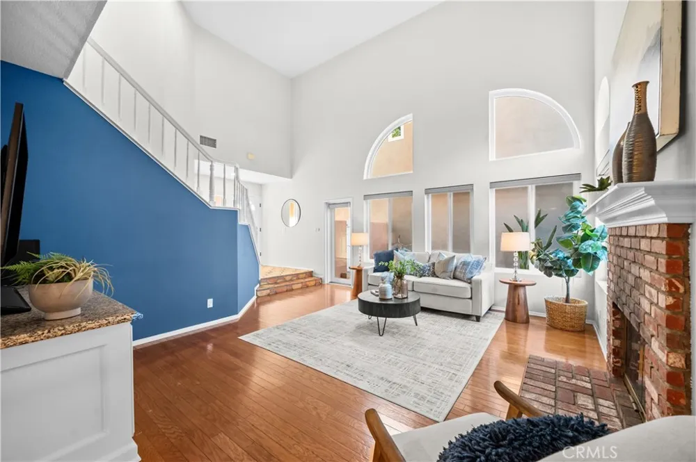 208 Calabria Court Costa Mesa, CA 92627