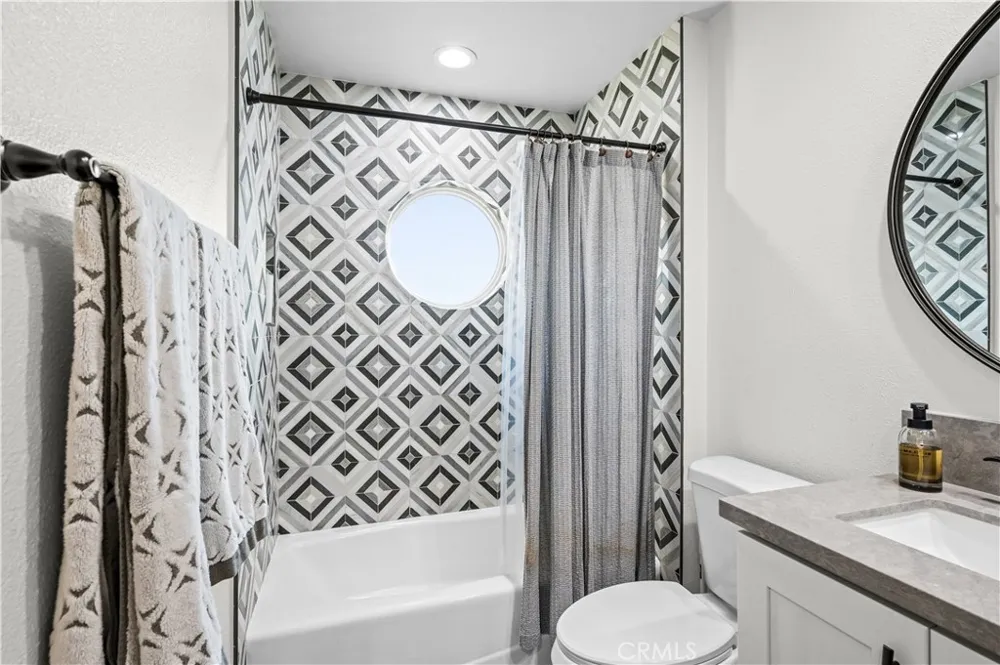 208 Calabria Court Costa Mesa, CA 92627
