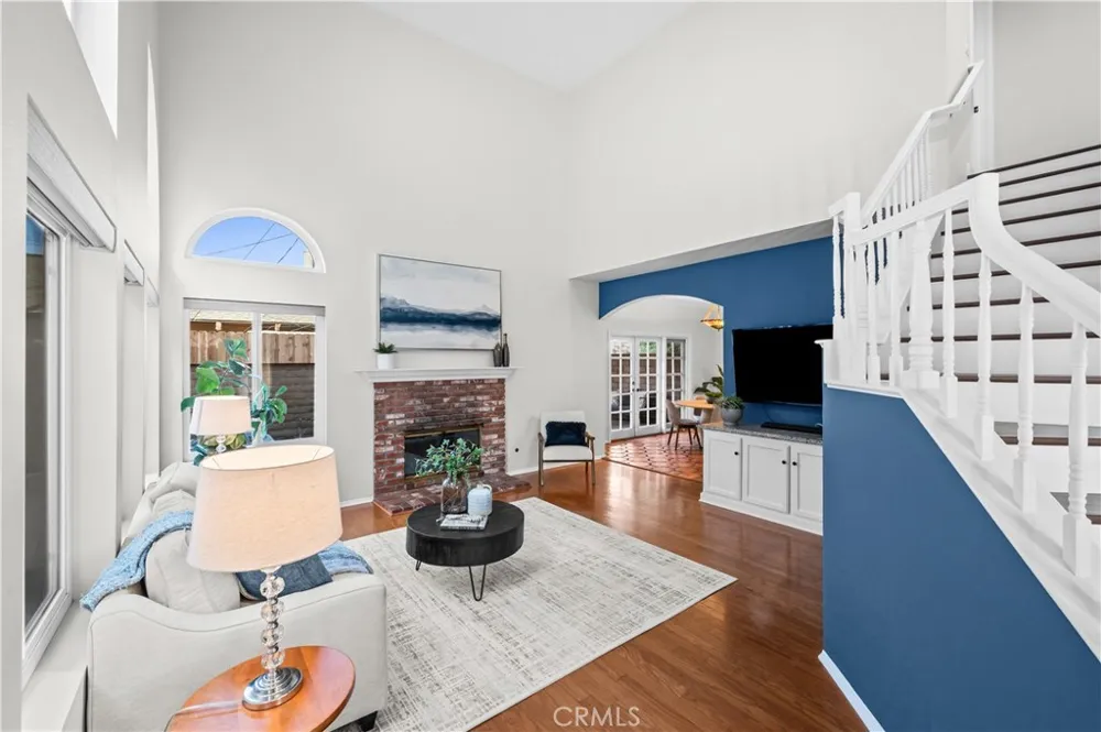 208 Calabria Court Costa Mesa, CA 92627