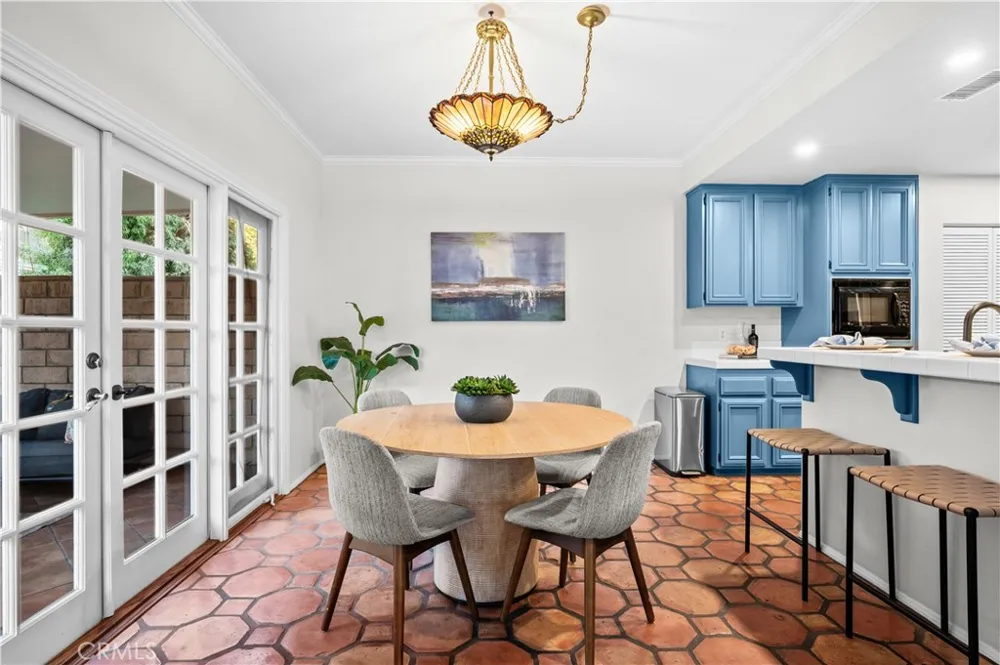 208 Calabria Court Costa Mesa, CA 92627