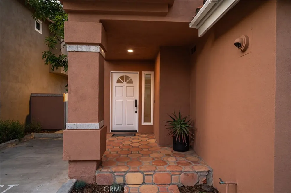 208 Calabria Court Costa Mesa, CA 92627