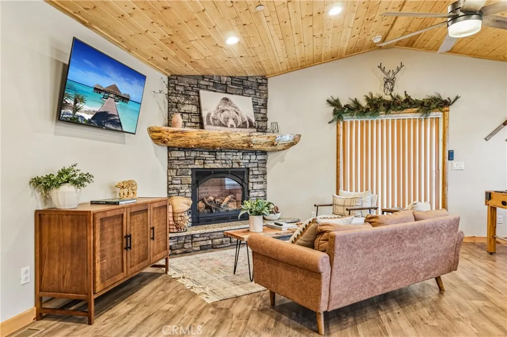 933 Spruce Big Bear City, CA 92314