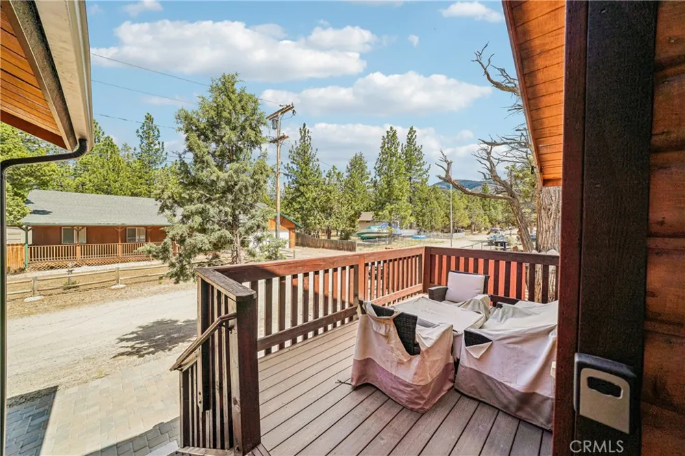 933 Spruce Big Bear City, CA 92314