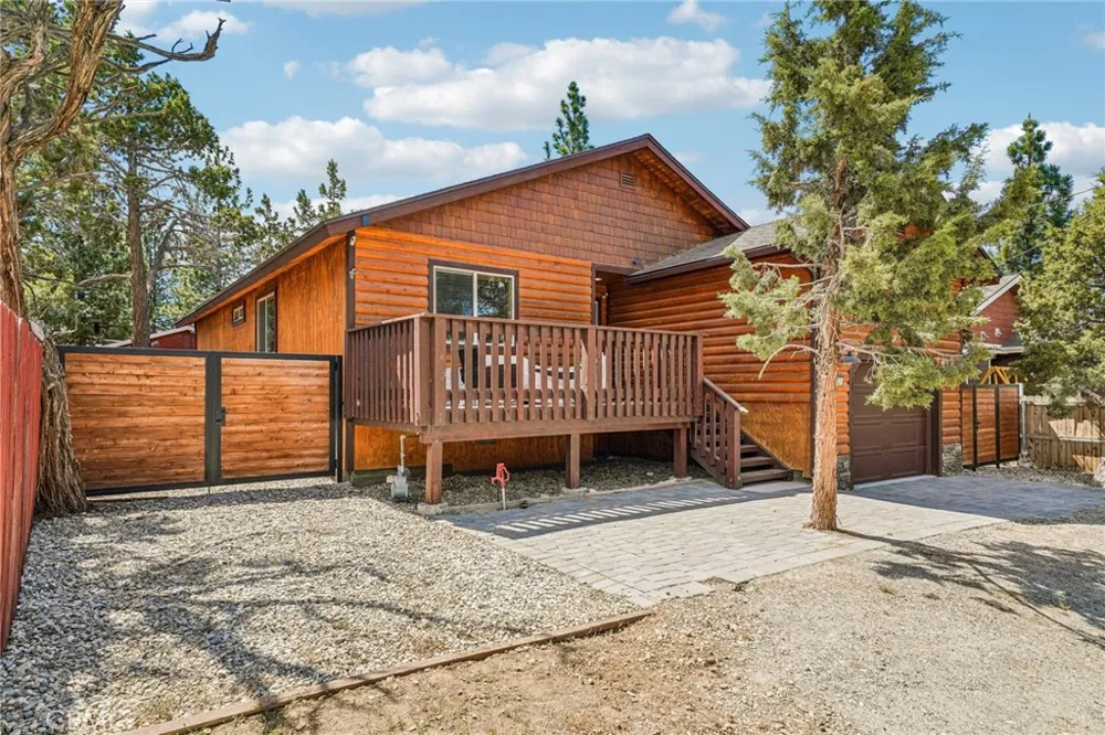 933 Spruce Big Bear City, CA 92314