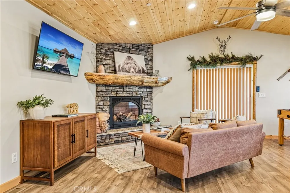 933 Spruce Big Bear City, CA 92314