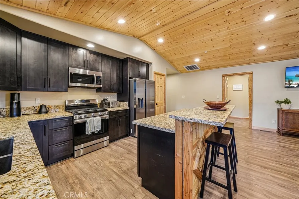 933 Spruce Big Bear City, CA 92314