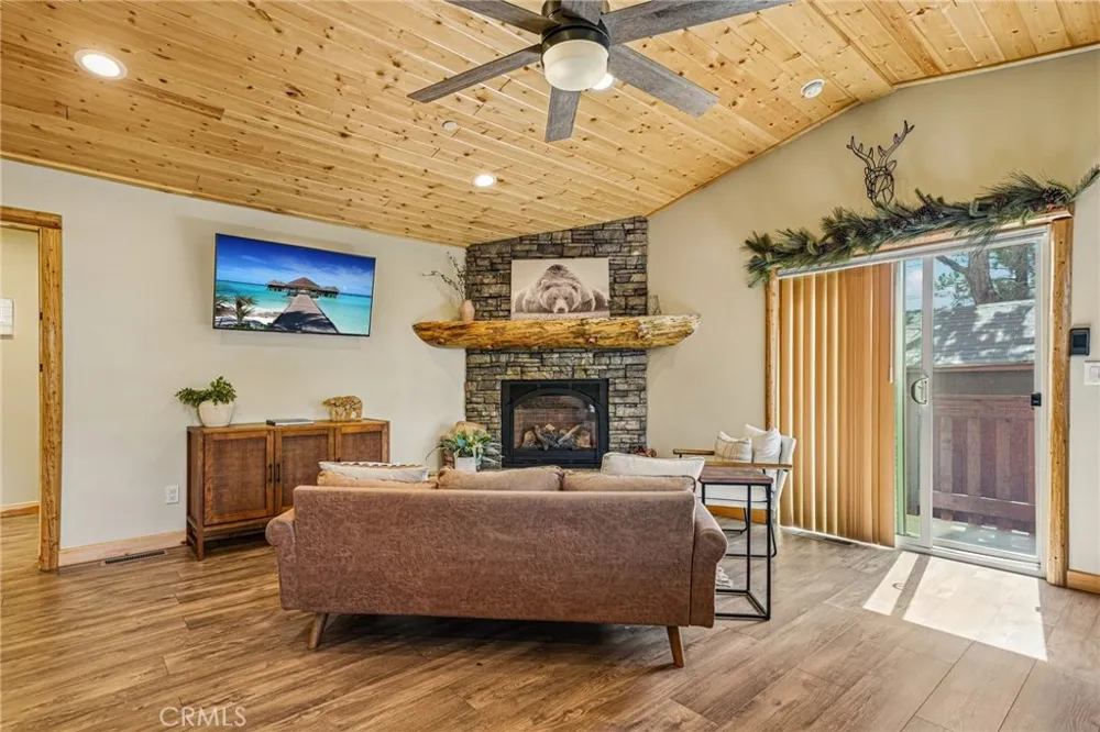 933 Spruce Big Bear City, CA 92314