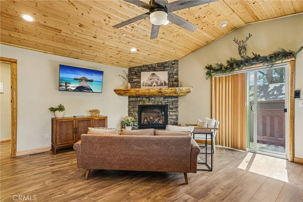 933 Spruce Big Bear City, CA 92314
