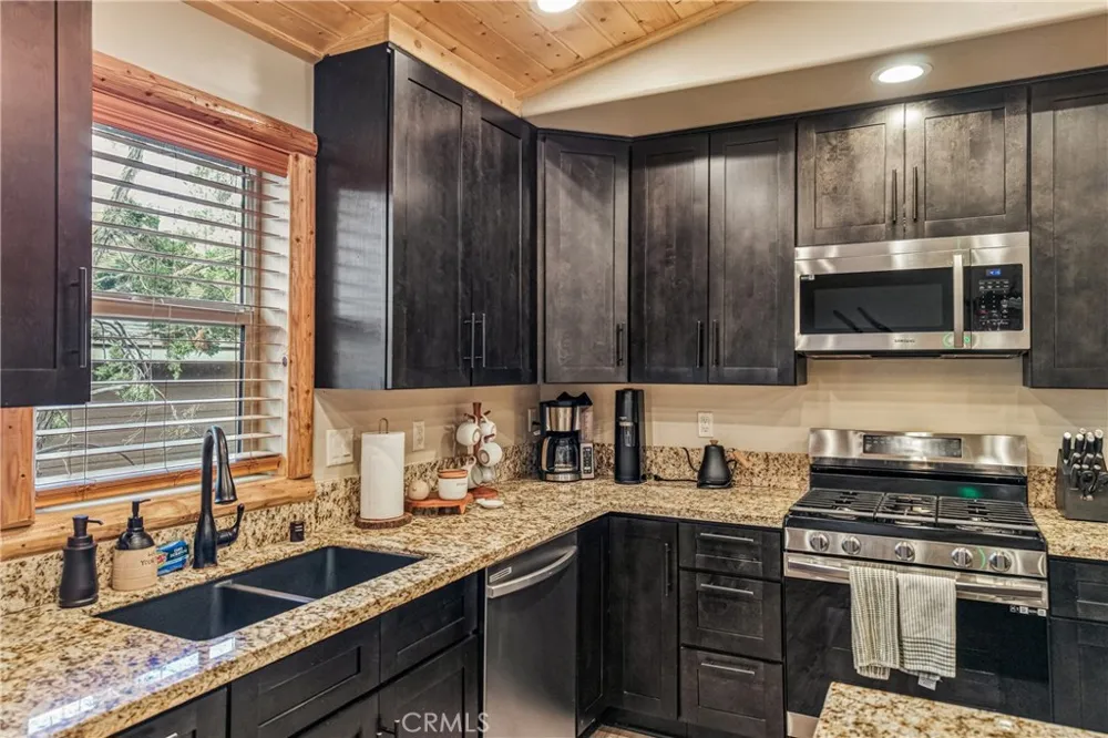 933 Spruce Big Bear City, CA 92314