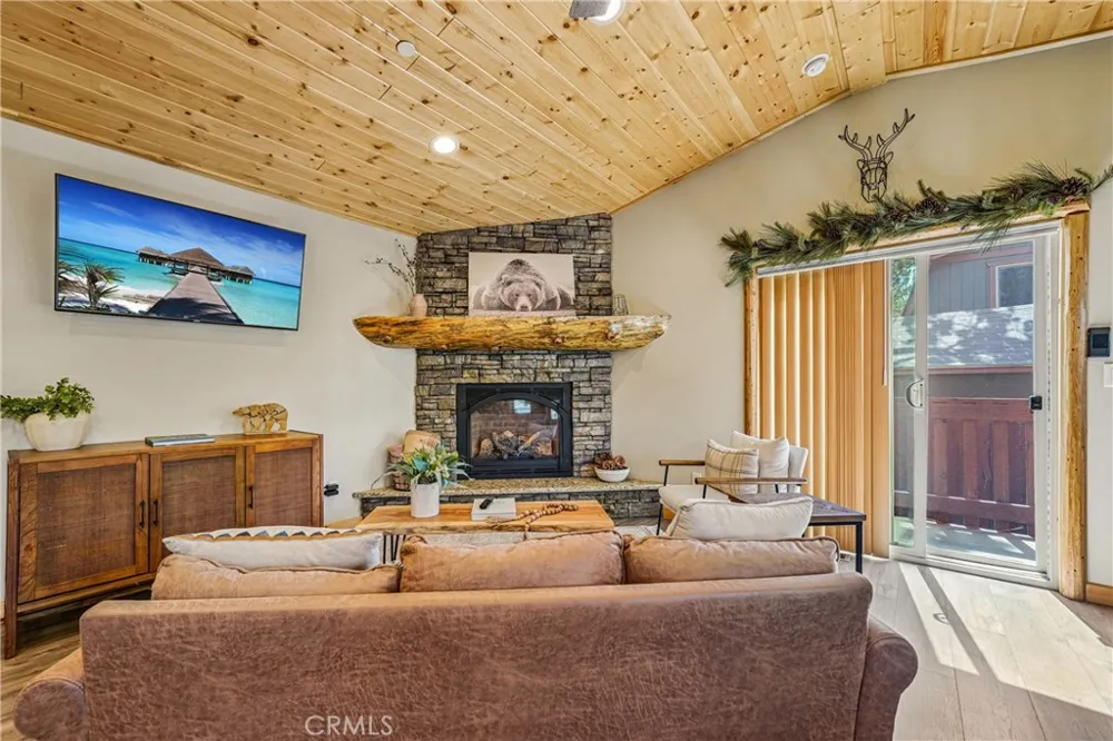 933 Spruce Big Bear City, CA 92314