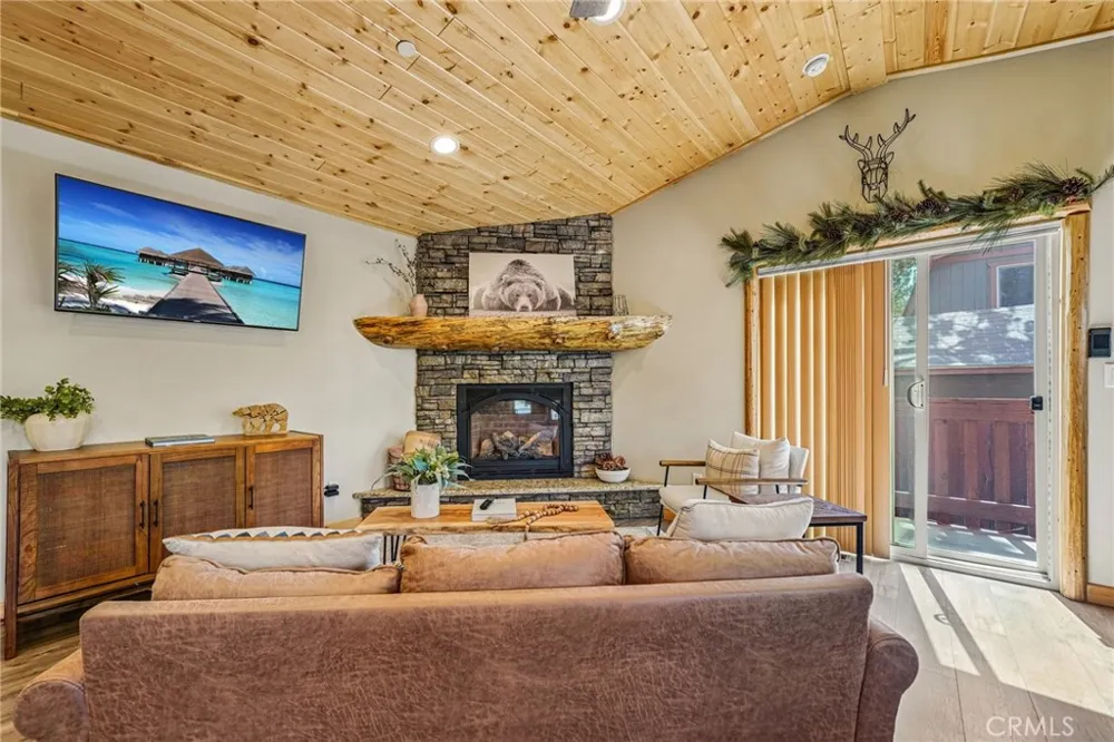 933 Spruce Big Bear City, CA 92314