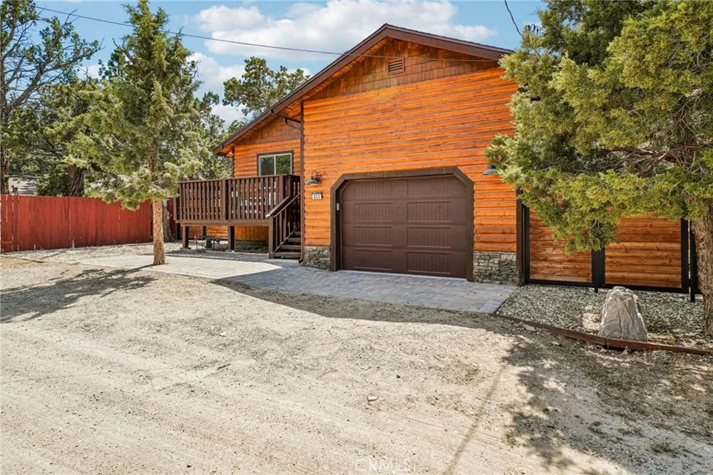 933 Spruce Big Bear City, CA 92314