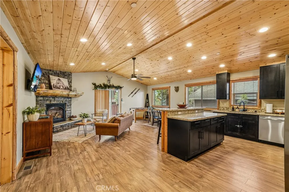 933 Spruce Big Bear City, CA 92314