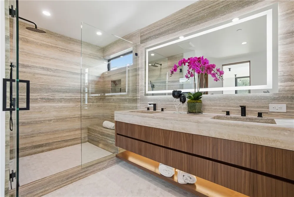 400 Heliotrope Corona del Mar, CA 92625