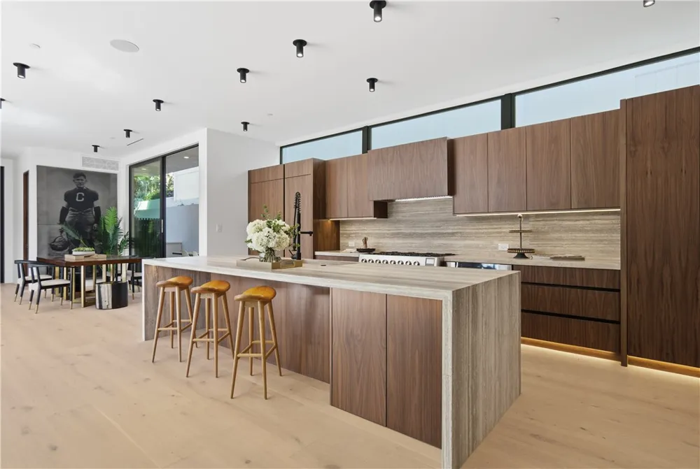 400 Heliotrope Corona del Mar, CA 92625