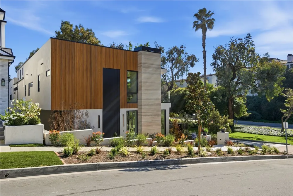 400 Heliotrope Corona del Mar, CA 92625