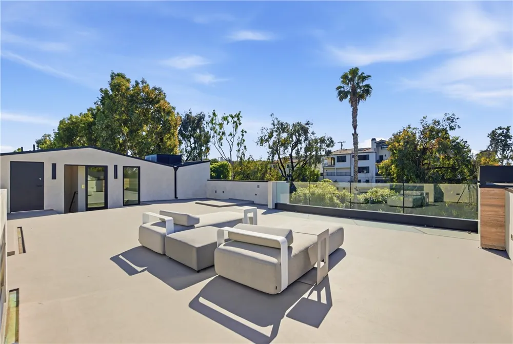 400 Heliotrope Corona del Mar, CA 92625