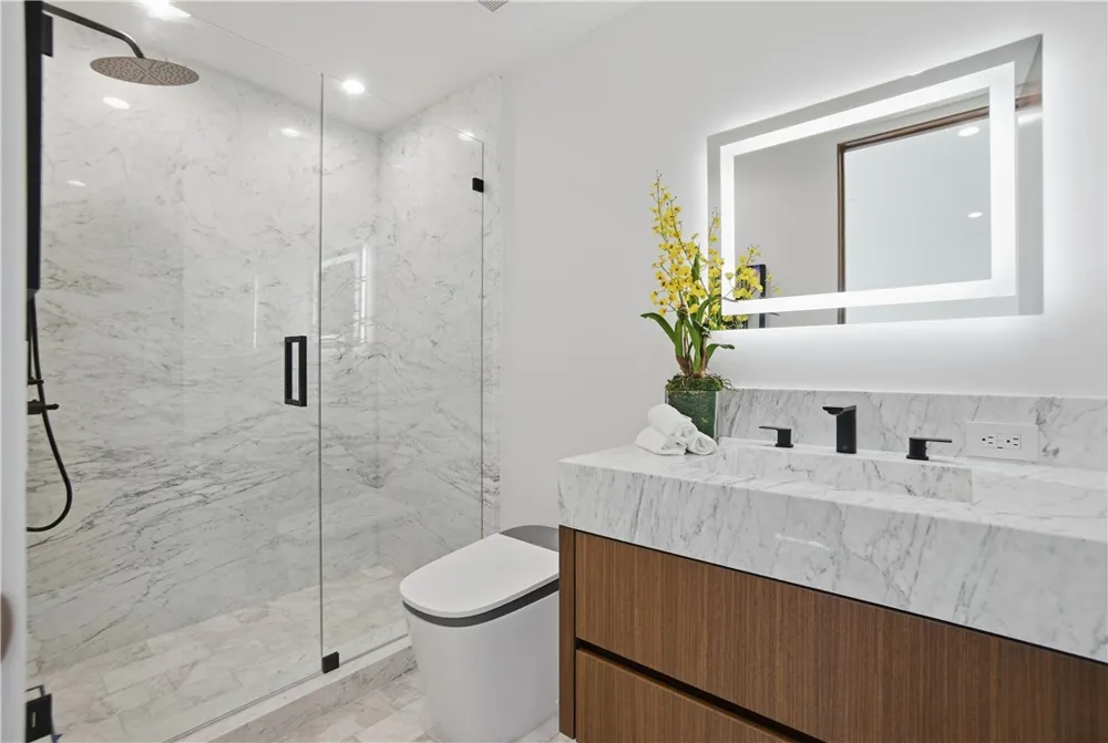 400 Heliotrope Corona del Mar, CA 92625