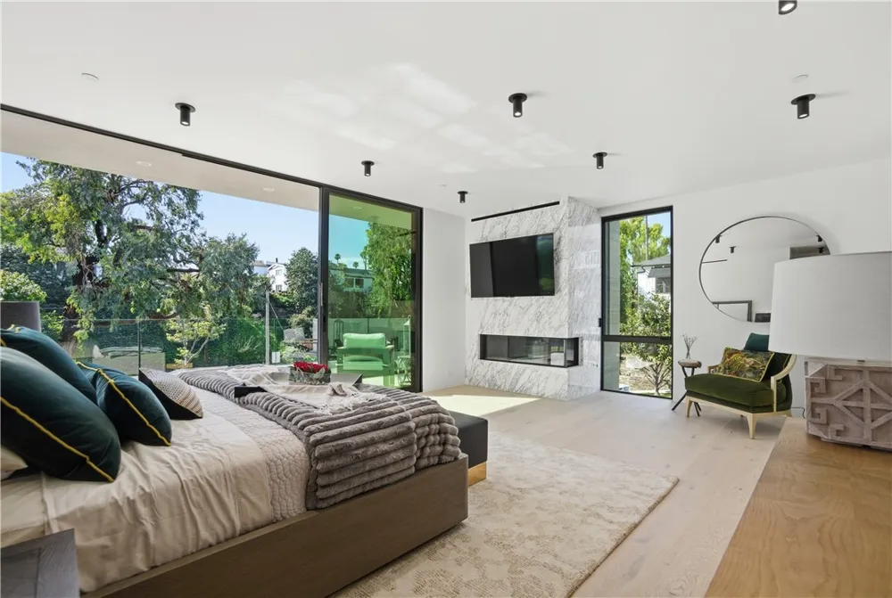 400 Heliotrope Corona del Mar, CA 92625