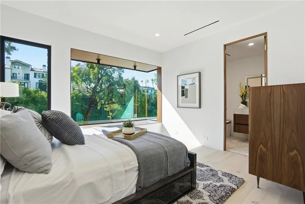 400 Heliotrope Corona del Mar, CA 92625