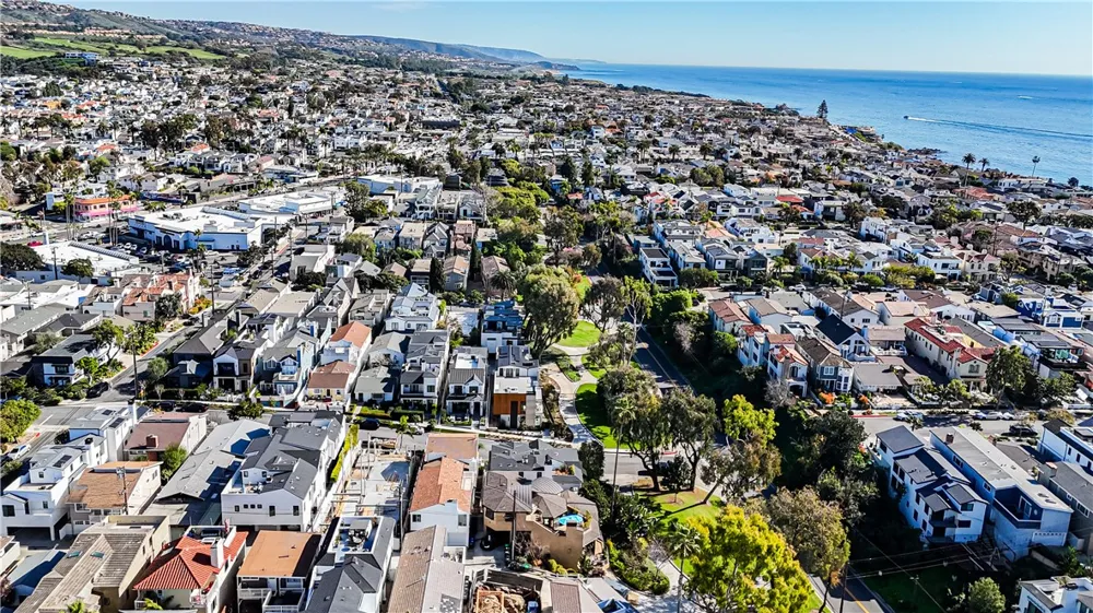 400 Heliotrope Corona del Mar, CA 92625