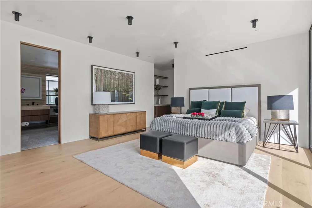 400 Heliotrope Corona del Mar, CA 92625