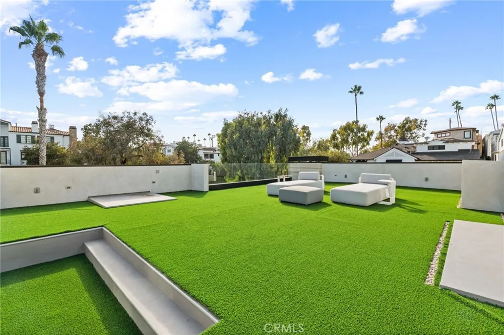 400 Heliotrope Corona del Mar, CA 92625
