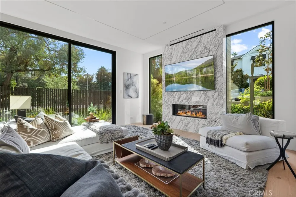 400 Heliotrope Corona del Mar, CA 92625