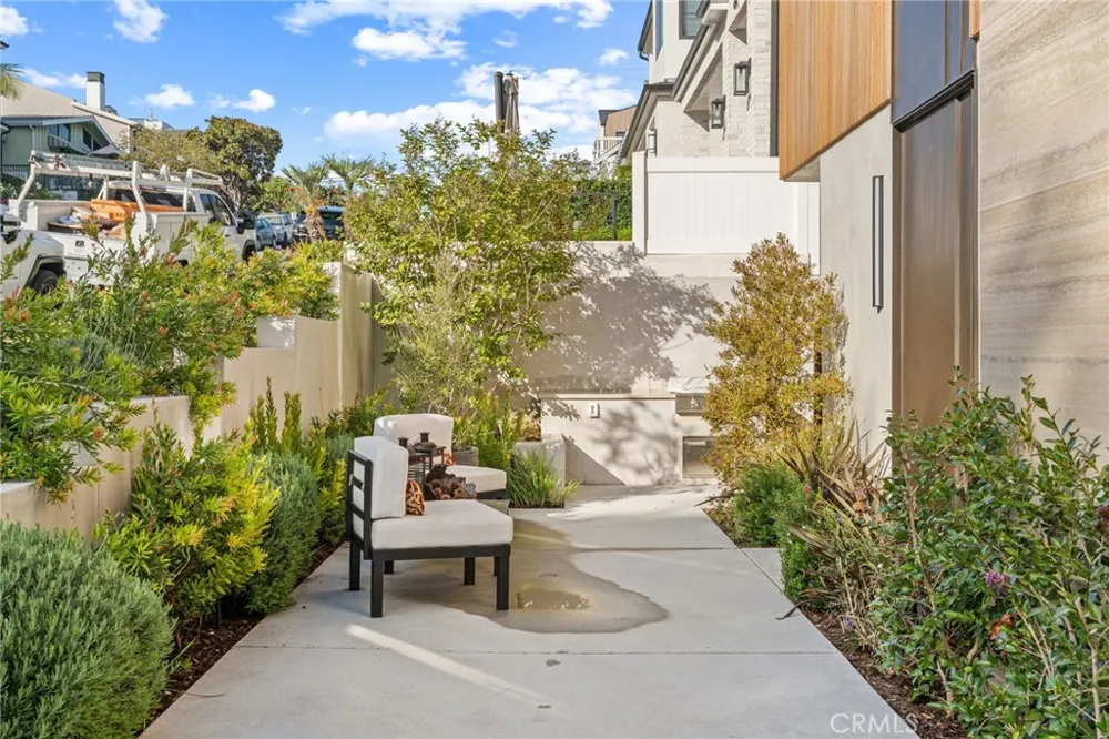 400 Heliotrope Corona del Mar, CA 92625