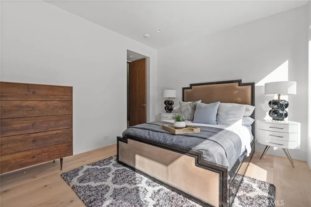 400 Heliotrope Corona del Mar, CA 92625