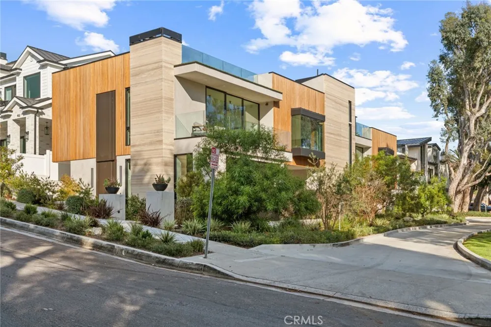 400 Heliotrope Corona del Mar, CA 92625