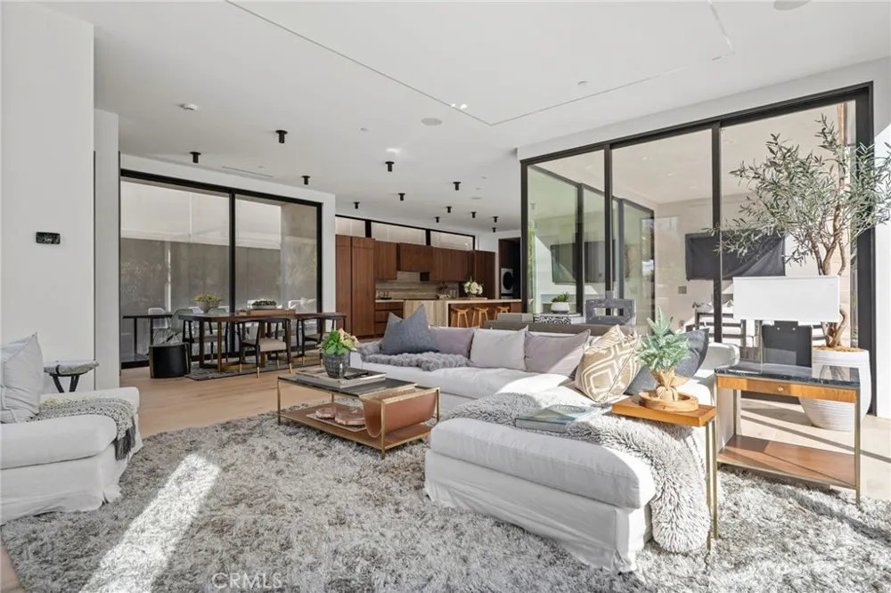 400 Heliotrope Corona del Mar, CA 92625