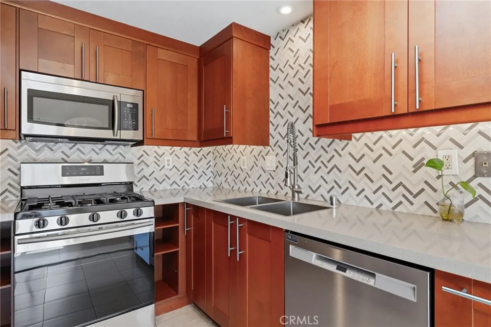 549 Springbrook Irvine, CA 92614
