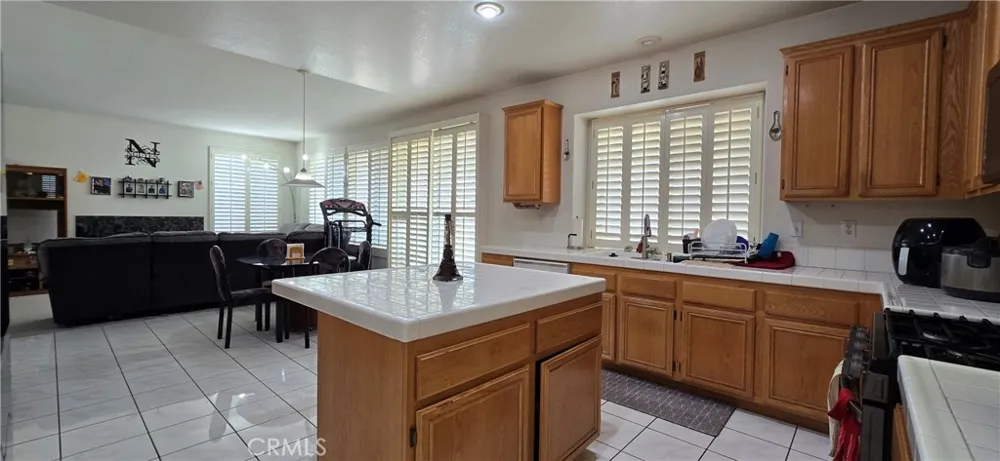 1075 Nighthawk Corona, CA 92881