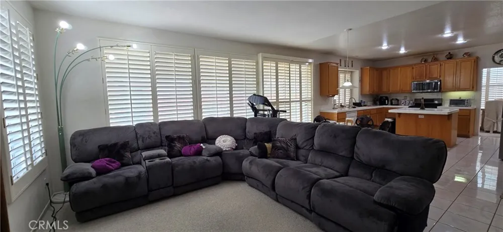 1075 Nighthawk Corona, CA 92881