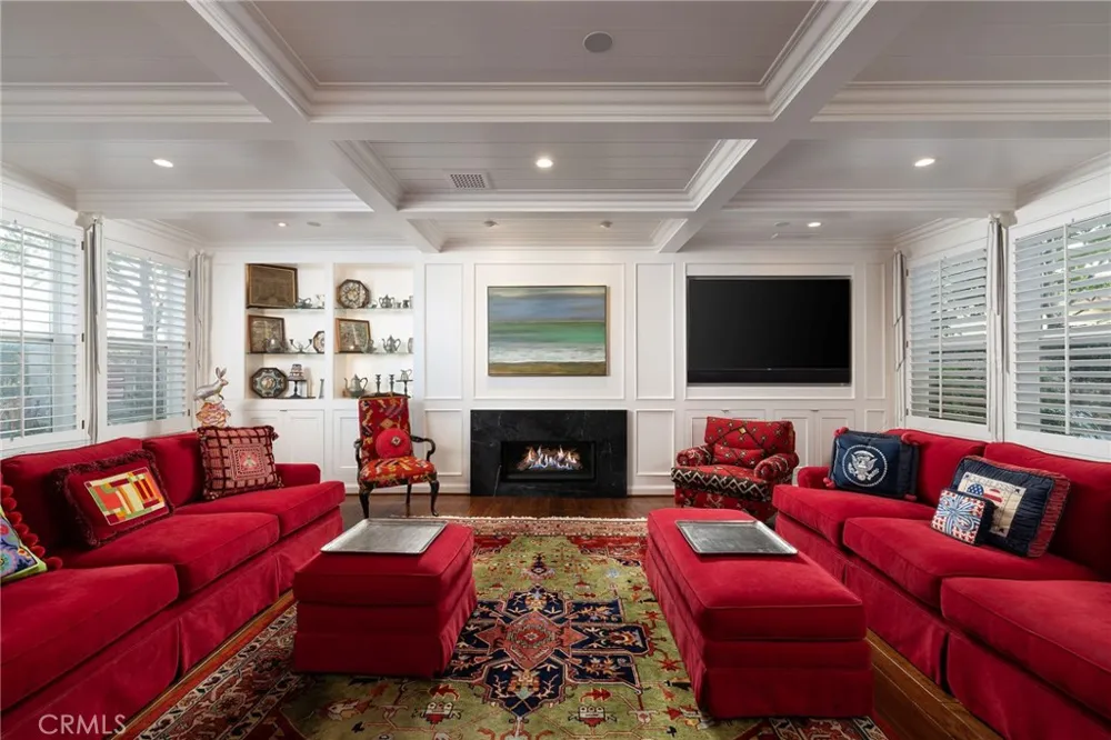 19609 Mayfield Circle Huntington Beach, CA 92648