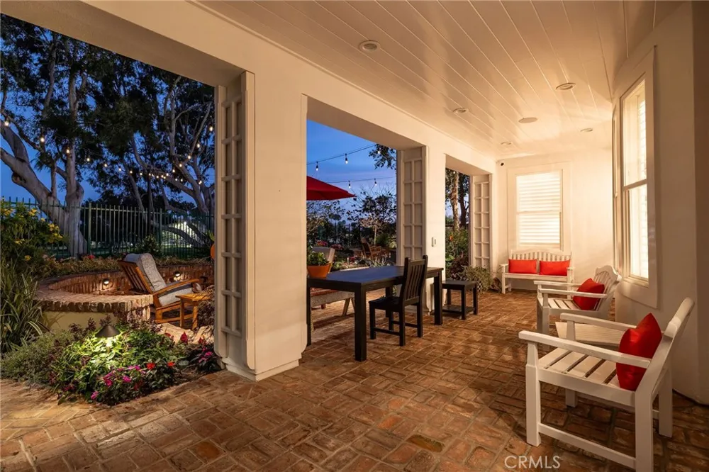 19609 Mayfield Circle Huntington Beach, CA 92648