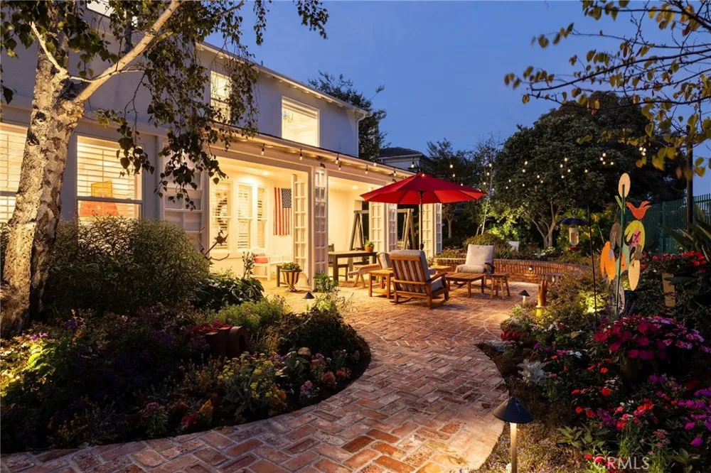 19609 Mayfield Circle Huntington Beach, CA 92648