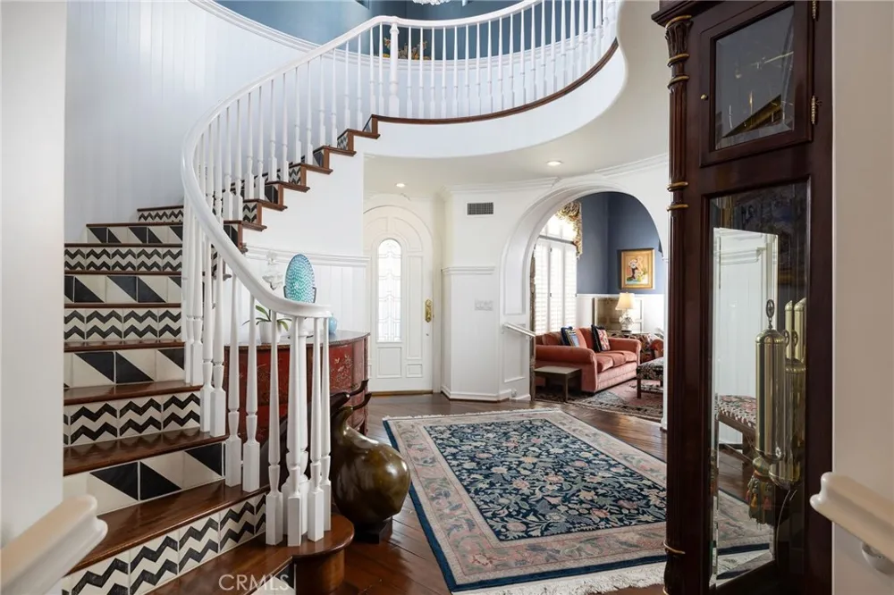 19609 Mayfield Circle Huntington Beach, CA 92648