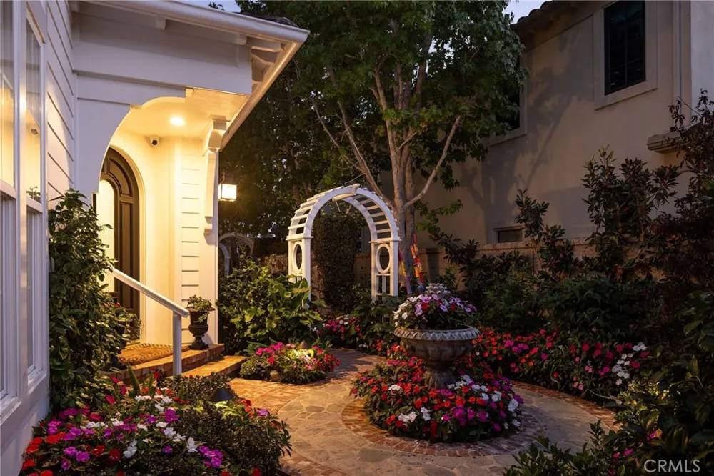 19609 Mayfield Circle Huntington Beach, CA 92648