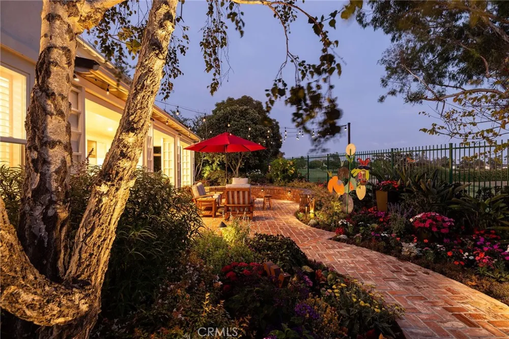19609 Mayfield Circle Huntington Beach, CA 92648