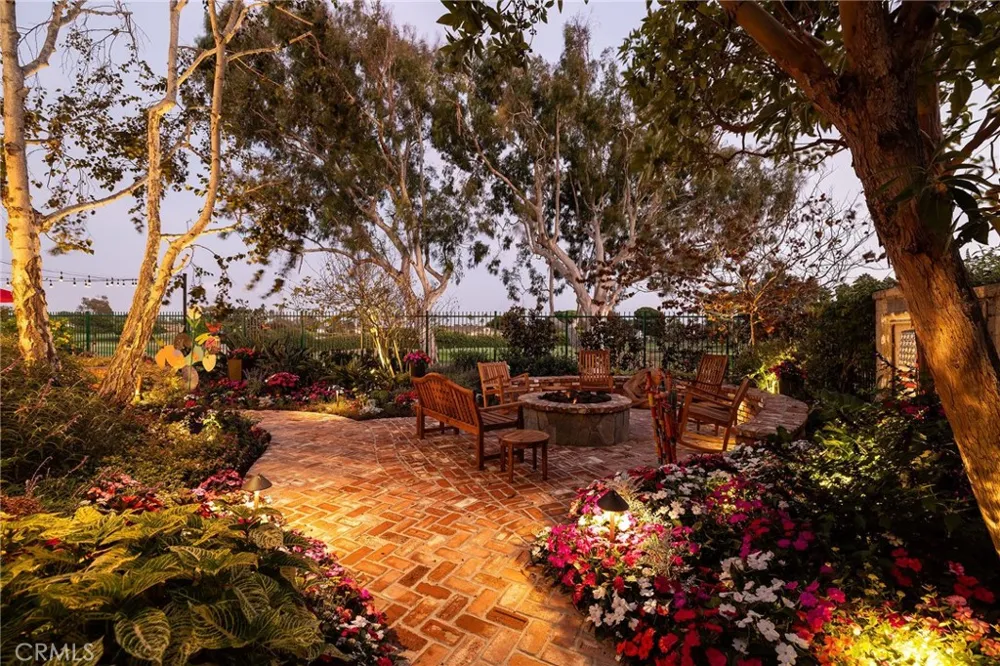 19609 Mayfield Circle Huntington Beach, CA 92648